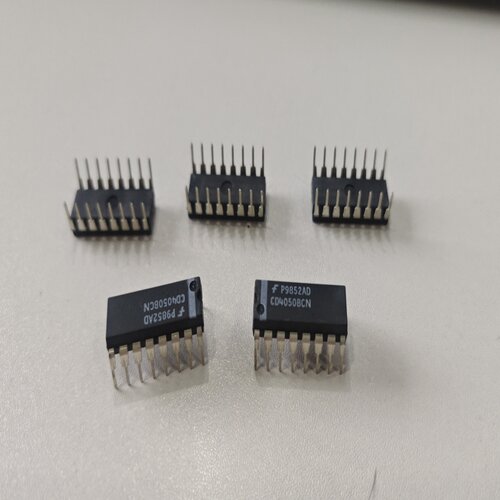 CD4050BCN CMOS Hex Buffer IC - 16-Pin DIP CD4050BCN CMOS Hex Buffer IC - 16-Pin DIP