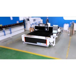 2000W CNC Laser Cutting Machine For Metal 1 set 2000W CNC Laser Cutting Machine For Metal 1 set