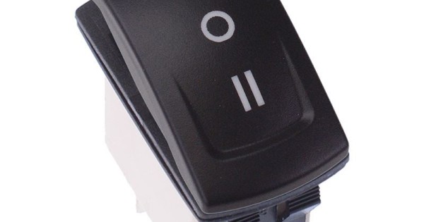 KR49CAKXXG22N040305 On-Off-On Latching Automotive Rocker Switch DPDT IP68