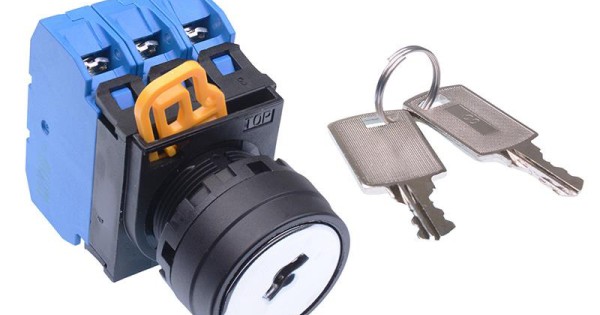 003 Key Switch 22mm 3 Position Maintained Key Switch 3NO IP65 YW1K-3AE30
