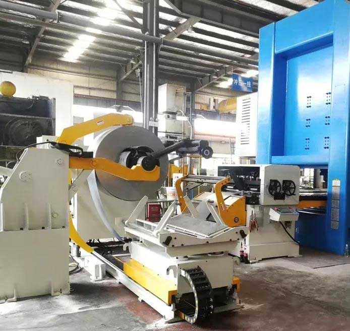 3 In 1 Servo Feeder Metal Coil Uncoiler Automatic Hydraulic Leveling Feeding Punching Production Line With