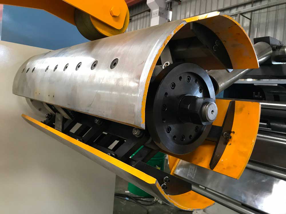 NCMF series for medium plate decoiler straightener and feeder 3 in 1 sheet metal machine