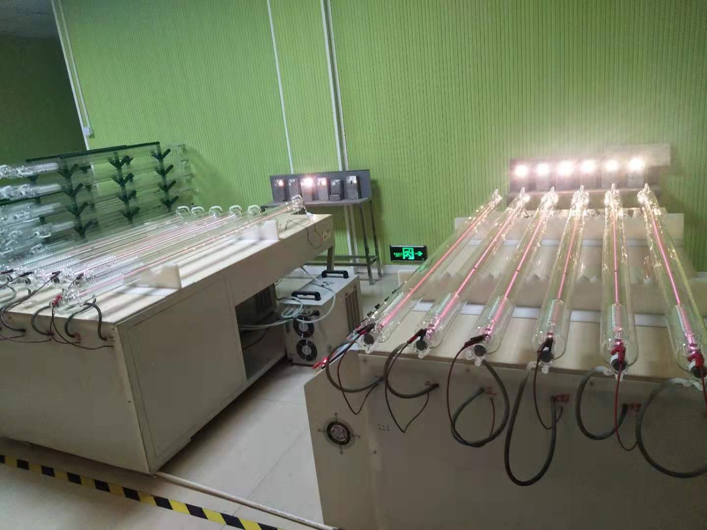 40W CO2 Laser Tube 700mm Long 50mm Diameter With Metal Head 5000hr Service Life for Laser Engraver Cutter Laser Engraving Machine FDA Approved