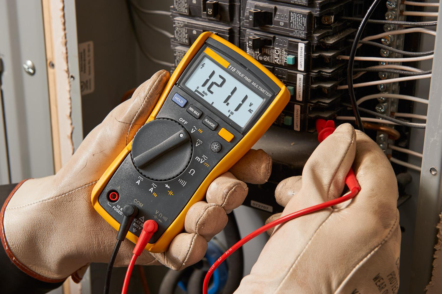 Socoje 115 Digital Multimeter AC/DC Voltage to 600V 10A,Measures Resistance,Continuity,Frequency,Capacitance,Holster and Silicone Test Lead Set